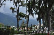 Um belo visual de Mérida, na Venezuela, e das montanhas que a cercam, as mais altas do país